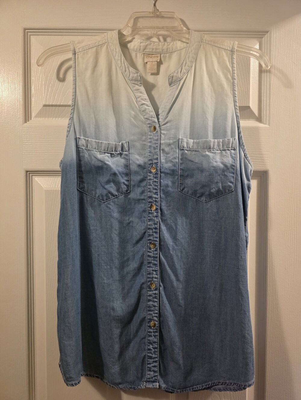 Chico's Size 2 - Blue Ombre Sleevless Button-Down Blouse - Picture 4 of 4